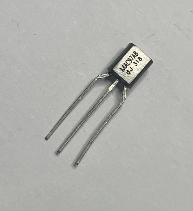 TRIAC, 600 V, 600 mA, TO-92, 2 V, 8 A, 10 mA MAC97A8 - Imagen 1